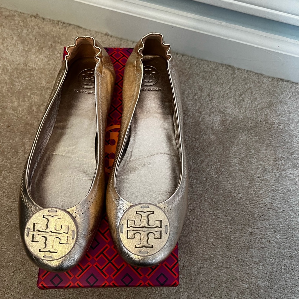 Beautiful rose gold Tory Burch ballerina